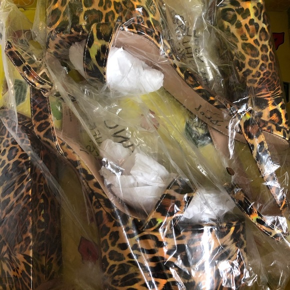 Leopard Freema Platform Heels - Picture 2 of 7